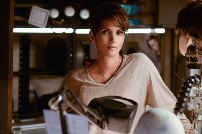 Extant - Re-Entry - Photos - Halle Berry