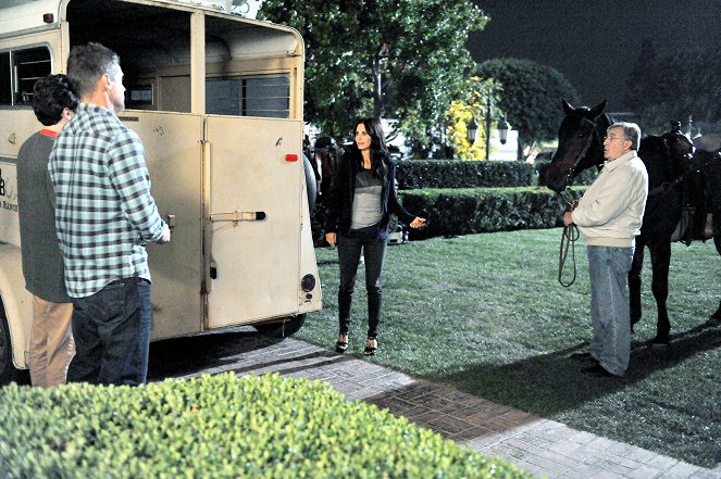 Cougar Town - Season 3 - Ways to be Wicked - Photos - Courteney Cox, Ken Jenkins