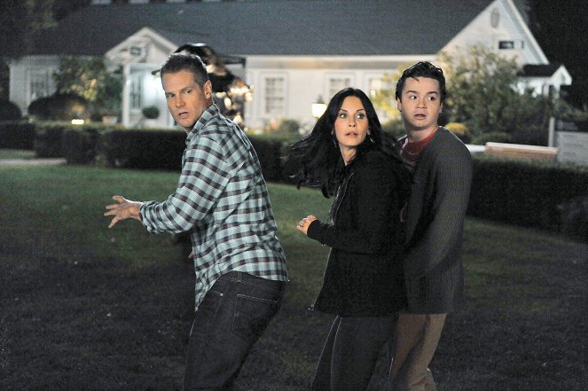 Cougar Town - Ways to be Wicked - Van film - Brian Van Holt, Courteney Cox, Dan Byrd