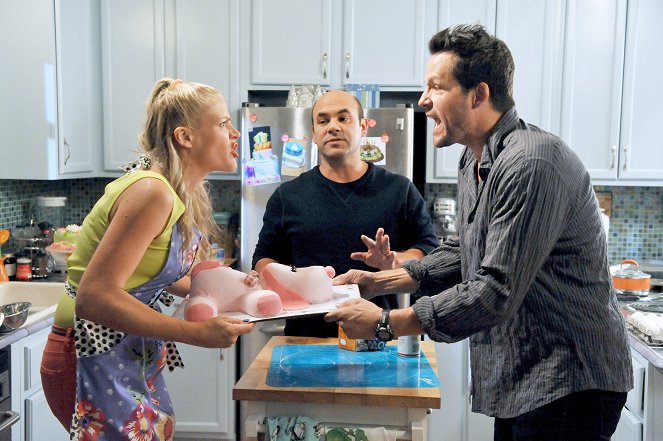 Cougar Town - Ways to be Wicked - Photos - Busy Philipps, Ian Gomez, Josh Hopkins