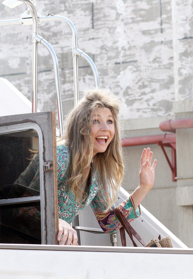 Cougar Town - You Can Still Change Your Mind - Photos - Sarah Chalke