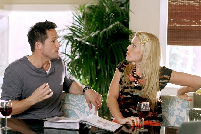 Cougar Town - Season 3 - You Can Still Change Your Mind - Photos - Josh Hopkins, Busy Philipps