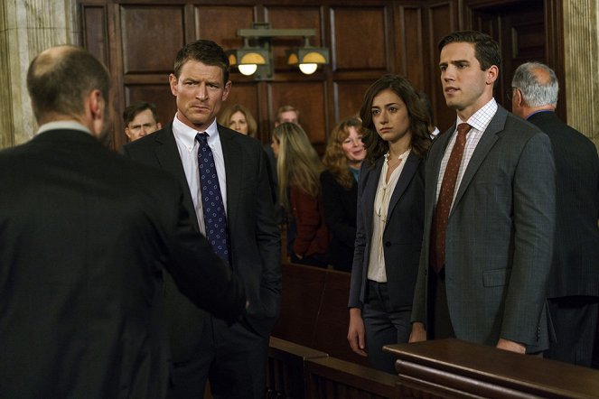 Chicago Justice - Judge Not - Van film - Philip Winchester, Holly Curran