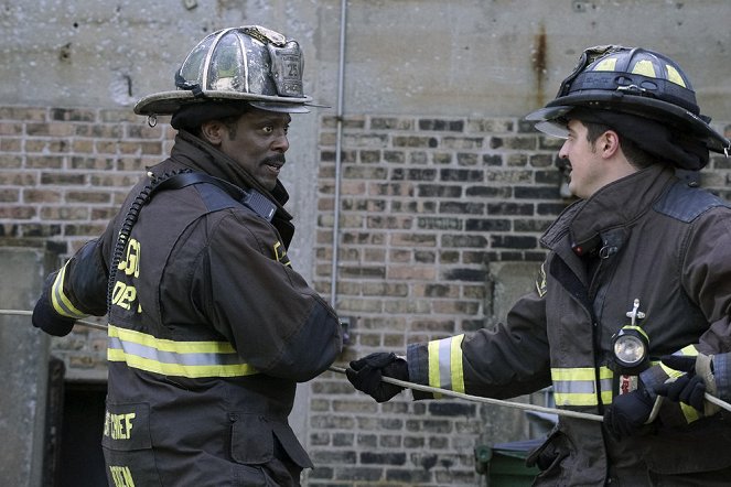 Chicago Fire - Nikt więcej nie umrze - Z filmu - Eamonn Walker, Yuriy Sardarov