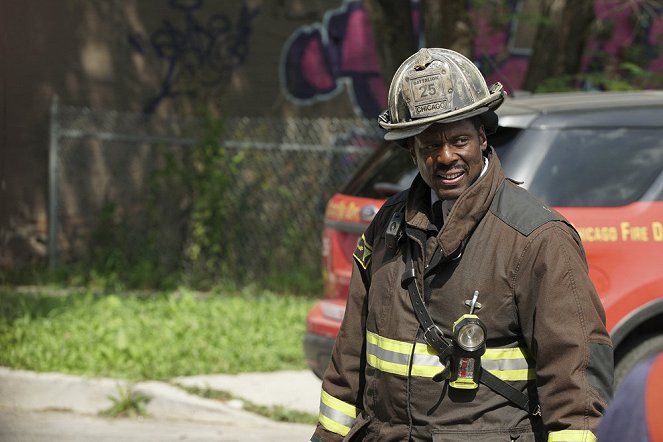 Chicago Fire - Nobody Else Is Dying Today - Van film - Eamonn Walker