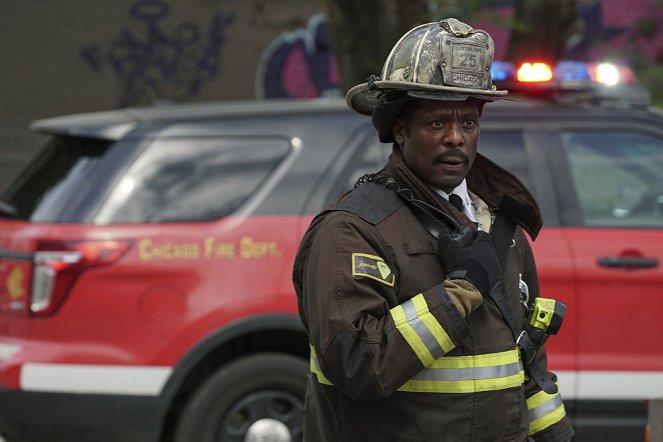 Chicago Fire - Nobody Else Is Dying Today - Photos - Eamonn Walker