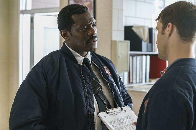 Chicago Fire - Some Make It, Some Don't - Photos - Eamonn Walker