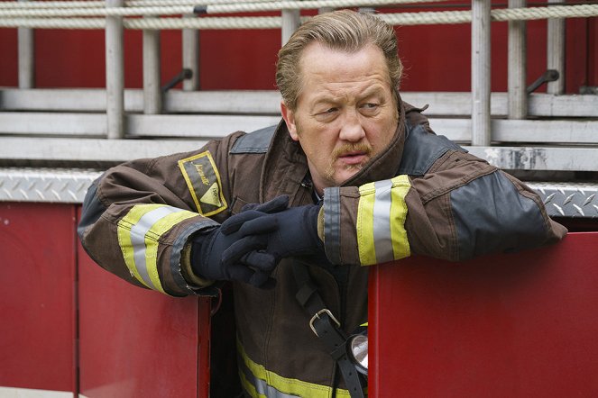 Chicago Fire - Some Make It, Some Don't - Van film - Christian Stolte