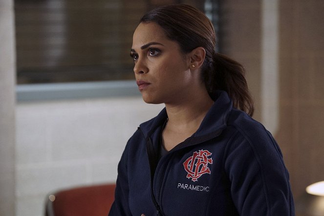 Chicago Fire - The People We Meet - Van film - Monica Raymund