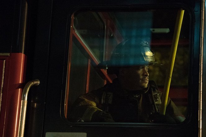 Chicago Fire - An Agent of the Machine - Photos - Joe Minoso