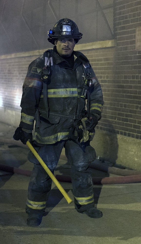 Chicago Fire - Deathtrap - Photos - Joe Minoso