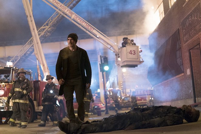 Chicago Fire - Smrtelná past - Z filmu - Elias Koteas