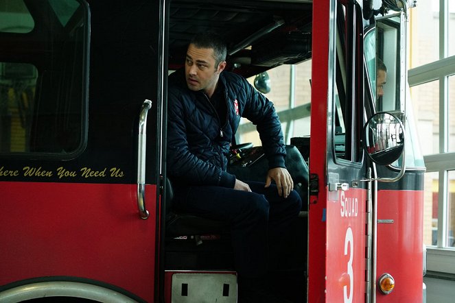 Chicago Fire - Telling Her Goodbye - Photos - Taylor Kinney