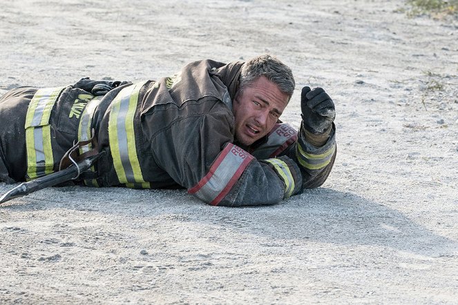 Chicago Fire - Short and Fat - Do filme - Taylor Kinney