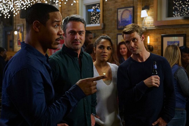 Chicago Fire - Short and Fat - Photos - Brian White, Taylor Kinney, Monica Raymund, Jesse Spencer