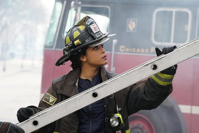 Chicago Fire - Not Everyone Makes It - Van film - Monica Raymund