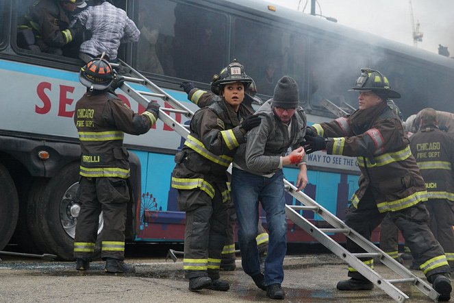 Chicago Fire - Tout le monde ne s'en sort pas - Film - Monica Raymund