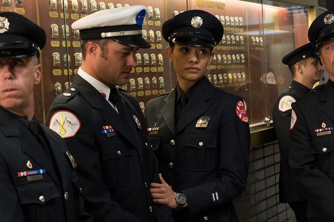 Chicago Fire - Season 4 - Superhero - Photos - Taylor Kinney, Miranda Rae Mayo