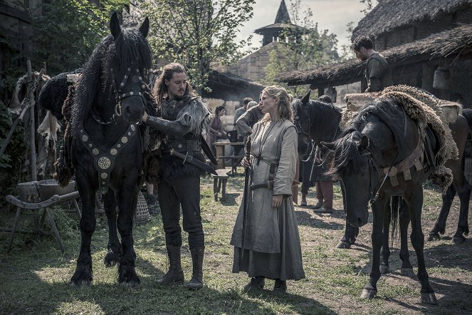 The Last Kingdom - Season 2 - Episode 1 - Kuvat elokuvasta - Alexander Dreymon, Eva Birthistle