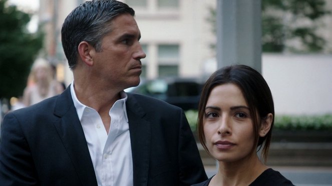 Person of Interest - Nothing to Hide - Photos - James Caviezel, Sarah Shahi