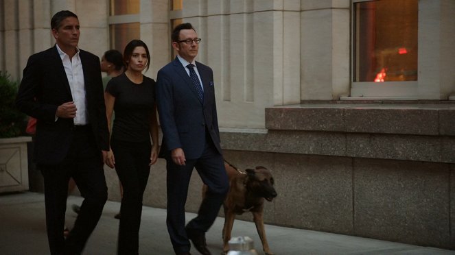 Person of Interest - Nothing to Hide - Photos - James Caviezel, Sarah Shahi, Michael Emerson