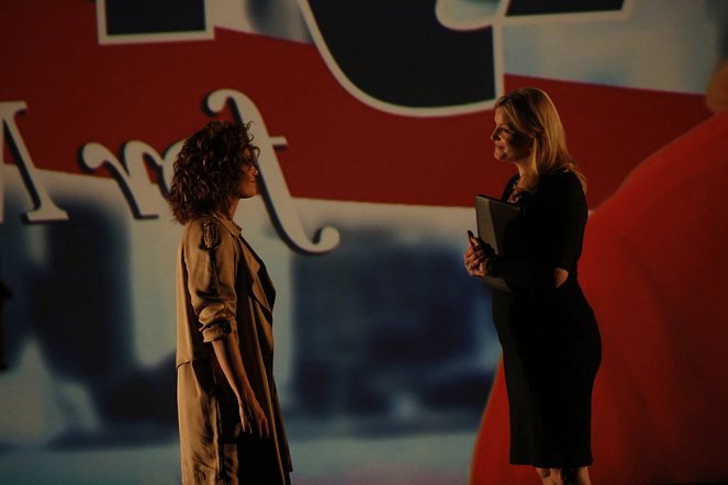 Shades of Blue - Chasse au fantôme - Film - Jennifer Lopez, Anna Gunn