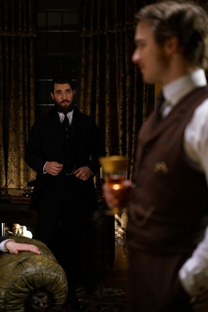 Time After Time - Pilot - Filmfotos - Josh Bowman, Freddie Stroma