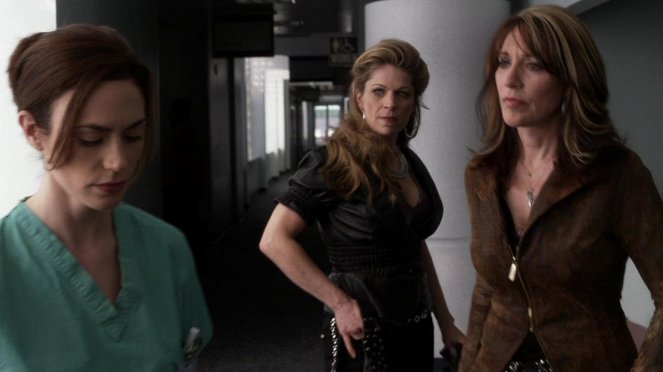 Sons of Anarchy - Season 1 - Pilot - Photos - Maggie Siff, Dendrie Taylor, Katey Sagal