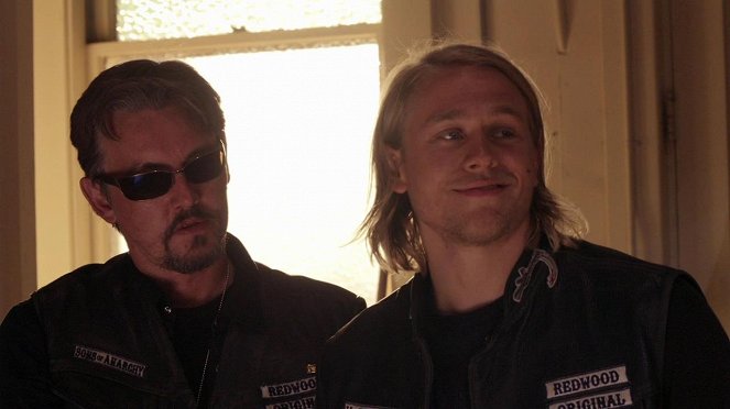 Sons of Anarchy - Season 1 - Seeds - Photos - Tommy Flanagan, Charlie Hunnam