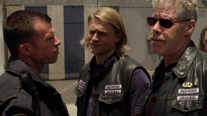 Sons of Anarchy - Chasse à l'homme - Film - Taylor Sheridan, Charlie Hunnam, Ron Perlman