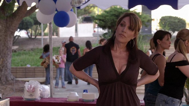 Sons of Anarchy - Giving Back - Photos - Katey Sagal