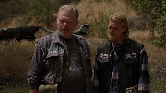 Sons of Anarchy - AK-51 - Van film - William Lucking, Charlie Hunnam