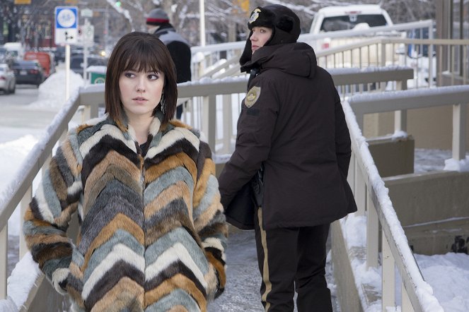 Fargo - Problém těsného úniku - Z filmu - Mary Elizabeth Winstead, Carrie Coon