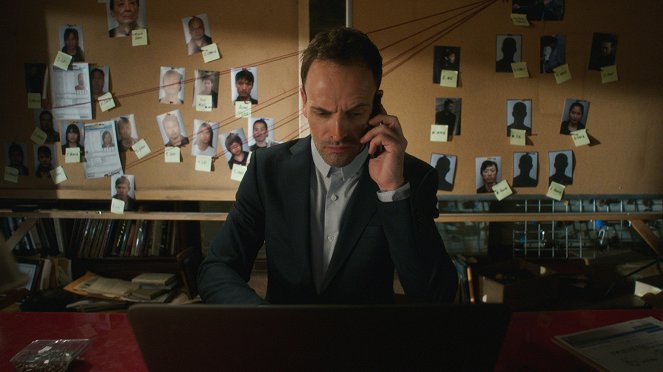 Elementary - Who Is That Masked Man? - Photos - Jonny Lee Miller