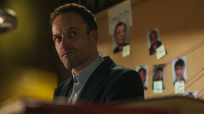 Elementary - Who Is That Masked Man? - Photos - Jonny Lee Miller