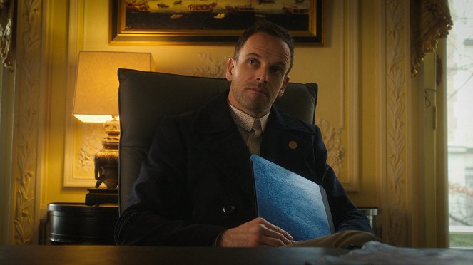 Elementary - Who Is That Masked Man? - Photos - Jonny Lee Miller