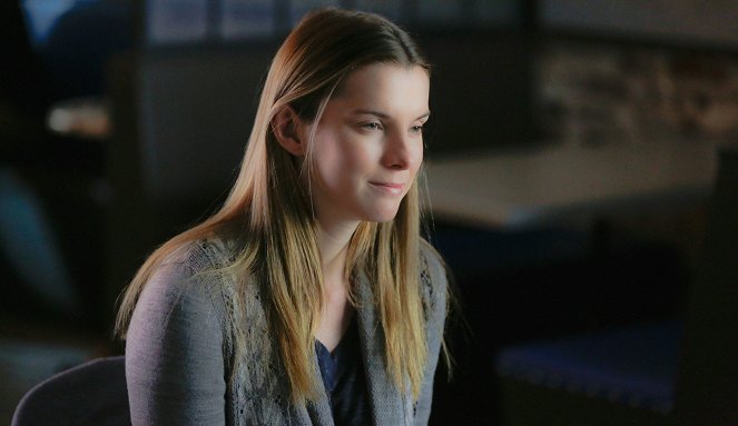 Elementary - Season 4 - A View with a Room - Photos - Betty Gilpin
