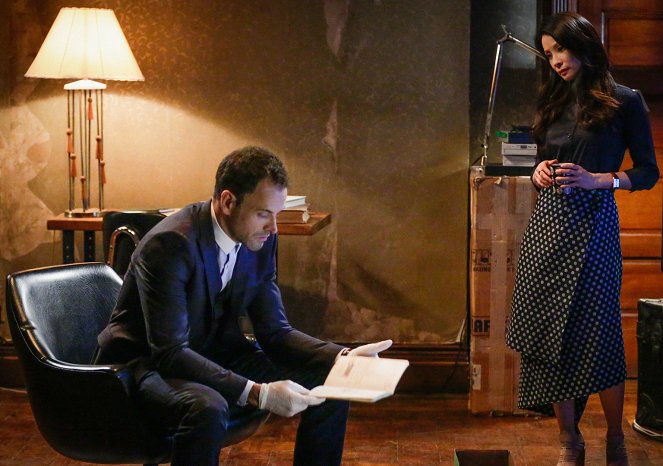 Elementary - Season 4 - A View with a Room - Photos - Jonny Lee Miller, Lucy Liu