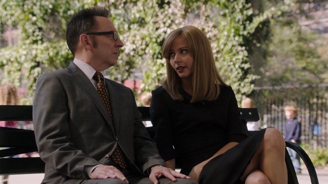 Person of Interest - Season 4 - Honor Among Thieves - Photos - Michael Emerson, Amy Acker