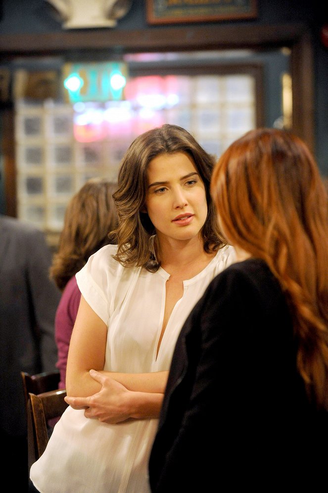 How I Met Your Mother - Slapsgiving 3: Slappointment in Slapmarra - Photos - Cobie Smulders