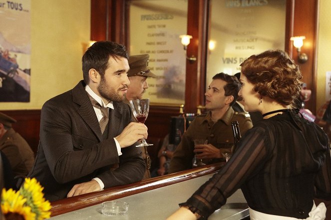 Time After Time - Picture Fades - Photos - Josh Bowman, Leslie Fray