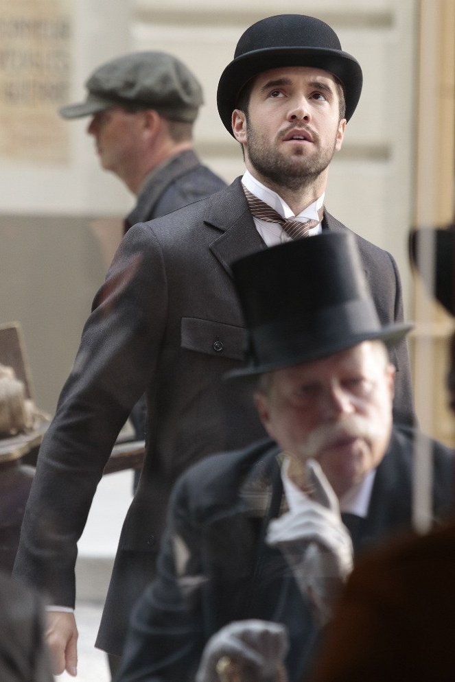 Time After Time - Picture Fades - Van film - Josh Bowman