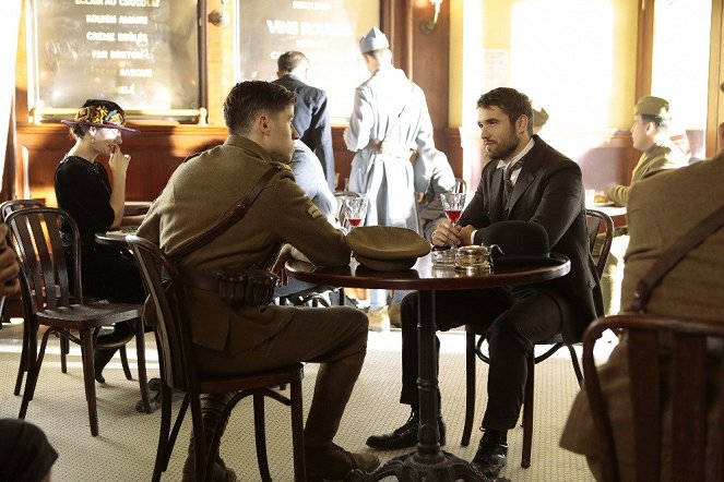 Time After Time - Picture Fades - Do filme - Cameron Cuffe, Josh Bowman