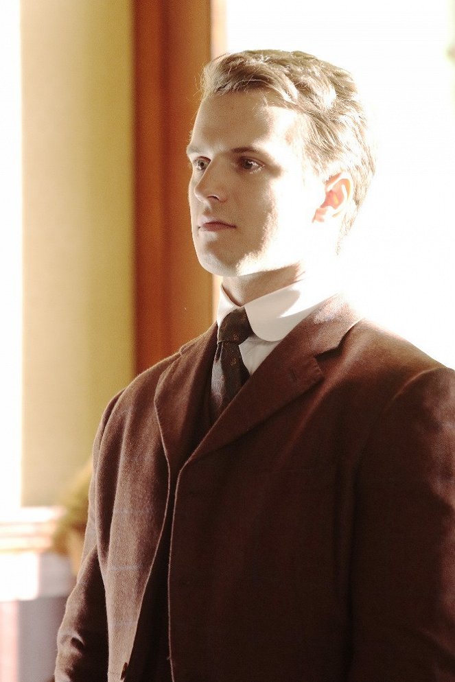 Time After Time - Picture Fades - Filmfotos - Freddie Stroma