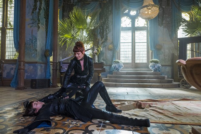 Into the Badlands - Chapter VIII: Force of Eagle's Claw - Film - Ally Ioannides, Emily Beecham