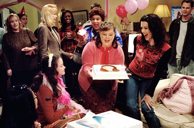 Gilmoren tytöt - Season 1 - Rory's Birthday Parties - Kuvat elokuvasta - Alexis Bledel, Melissa McCarthy, Lauren Graham
