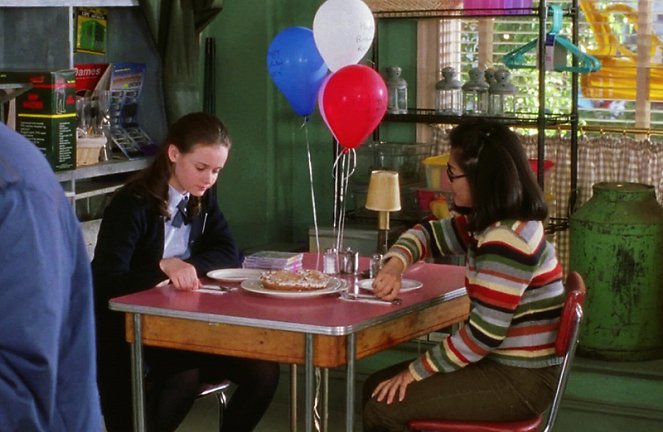 Gilmore Girls - Season 1 - Rory's Birthday Parties - Photos - Alexis Bledel, Keiko Agena