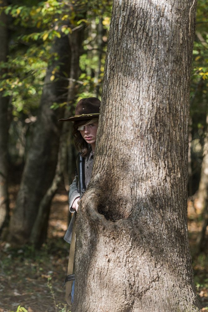 The Walking Dead - Season 7 - Something They Need - Photos - Chandler Riggs