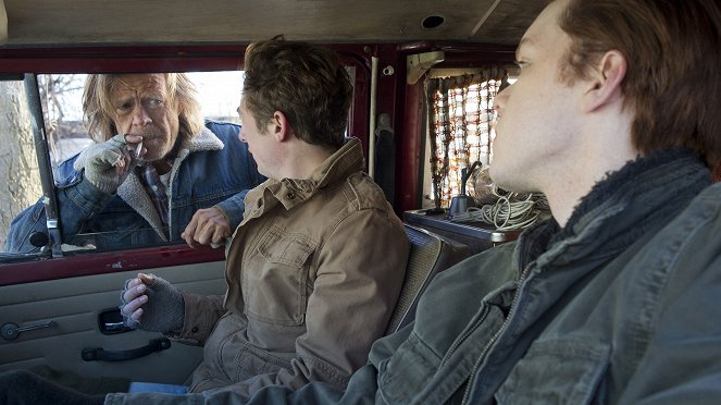 Shameless - Season 5 - Love Songs (In the Key of Gallagher) - Photos - William H. Macy, Jeremy Allen White, Cameron Monaghan