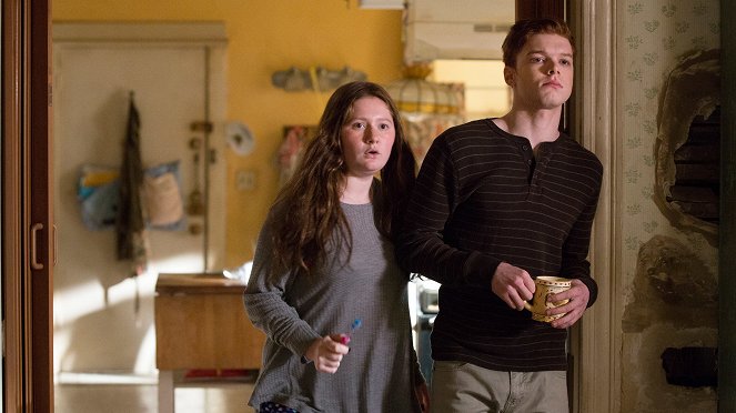 Shameless - Season 6 - I Only Miss Her When I'm Breathing - Photos - Emma Kenney, Cameron Monaghan